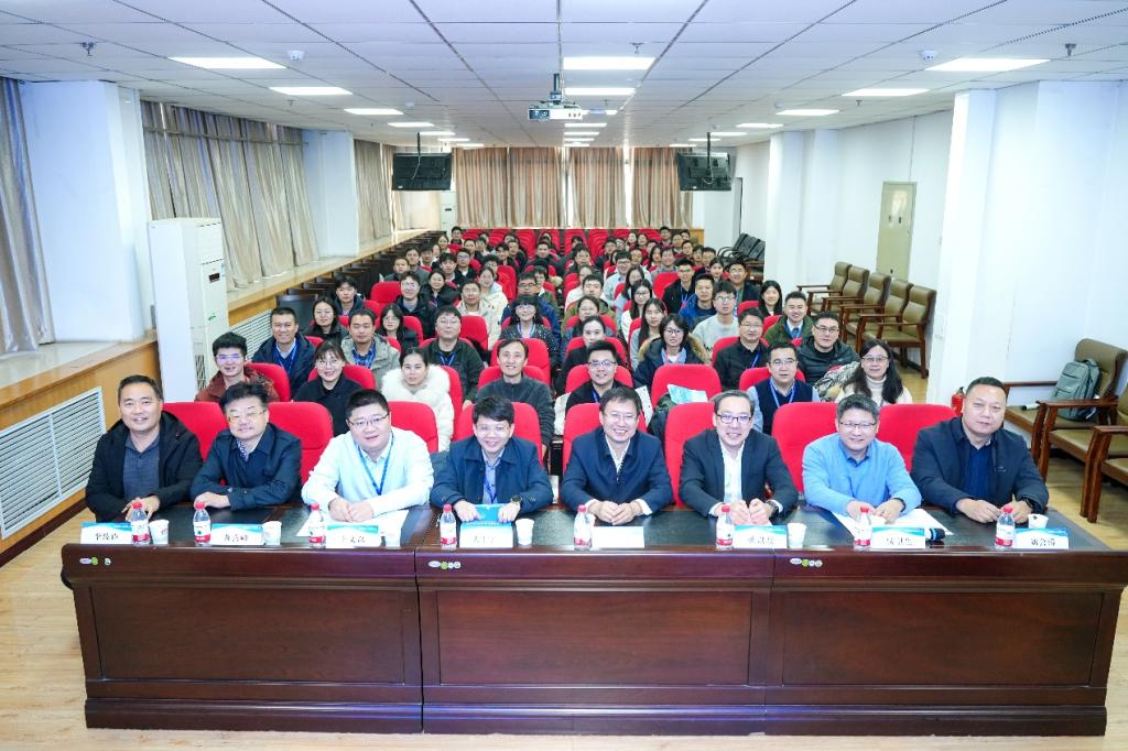 2025年数学地球科学青年学者学术研讨会在公司举办